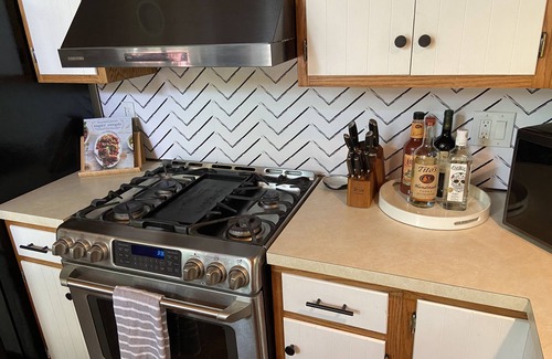 Greentown House | Walking distance to lakes and golf course