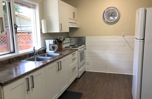 Sicamous House | Walking Distance to Mara Lake, 1 Bedroom, Sleeps 2, 1 Bath