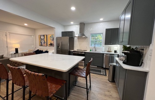 Atlanta House | Walking distance to MercedesBenz Stadium, GWCC, Downtown