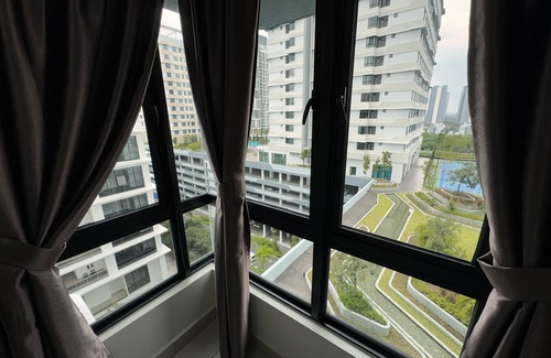 Cyberjaya Apartment | Walking distance to the University of Cyberjaya. Family-sized condo for 4Pax!