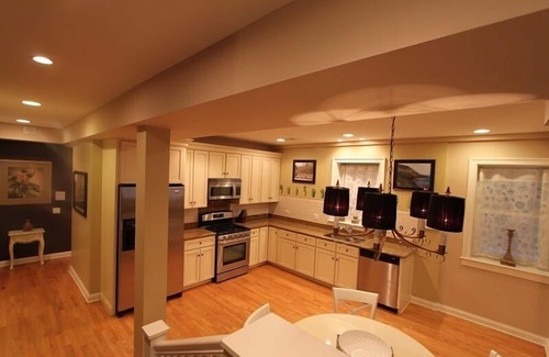 Rogers Park Condo | Walking distance to restaurants, shops and Lake Michigan,