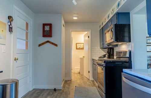 Pentwater House | Walking distance to town, beach & marina.