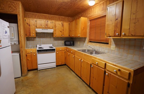 Sabinal Cabin | Walking distance to the Frio River, access to shared pool