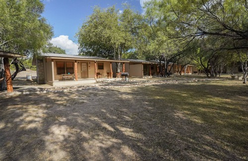 Sabinal Cabin | Walking distance to the Frio River, access to shared pool