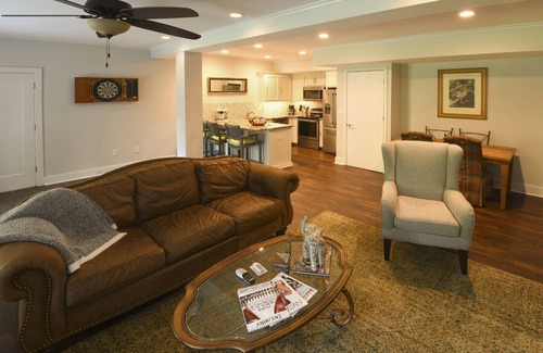 University Hills House | Walking distance to the grove! .08 of a mile!
