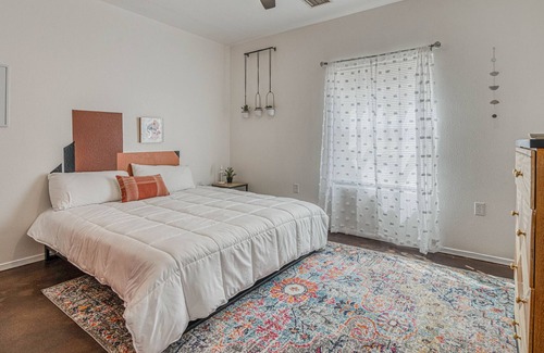 Las Cruces House | Walking distance to Downtown San Pedro Home 2 bed 1 bath!