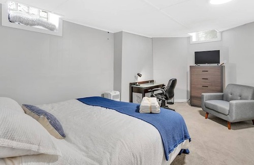 Shadyside Condo | Walking Distance to Walnut St/UPMC/CMU