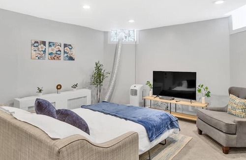 Shadyside Condo | Walking Distance to Walnut St/UPMC/CMU