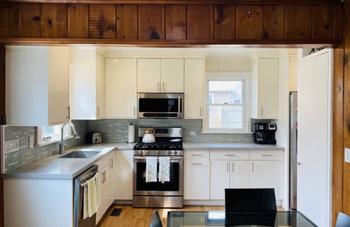 Noyack House | Walking distance to Circle Beach