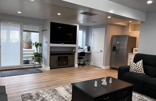 Noyack House | Walking distance to Circle Beach