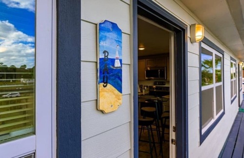 Surfside Historic District Apartment | Walking distance to Daytona Beach & Ocean Center