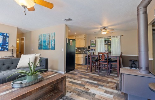 Cascadel Woods House | Walking distance to Whiskey Falls, whole house generator, fire pit, BBQ