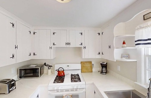 South Dennis House | Walking distance to John Kelly Park, Swan River and Kellys Bay