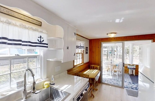 South Dennis House | Walking distance to John Kelly Park, Swan River and Kellys Bay