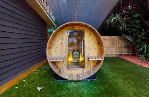 Poinciana Park House | Walking On Sunshine
