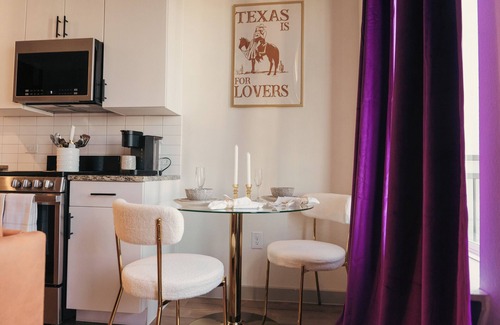 Washington Ave./ Memorial Park Apartment | Walking Paradise-Rooftop Pool-Free Parking & Wifi