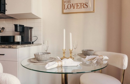 Washington Ave./ Memorial Park Apartment | Walking Paradise-Rooftop Pool-Free Parking & Wifi