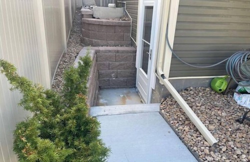 Gateway House | Walkout basement and easy access to I-70 and DIA