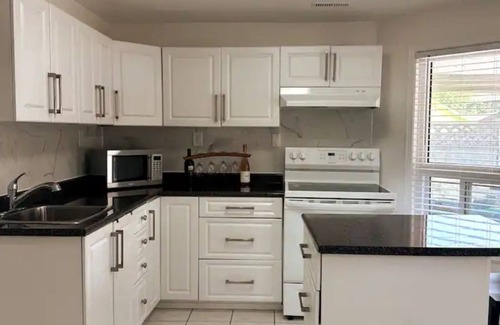 Hurontario House | Walkout basement apartment close to heartland and Square one shopping center.