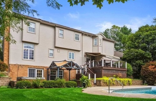 Stillwater Apartment | Walkout basement with bar and hot tub!