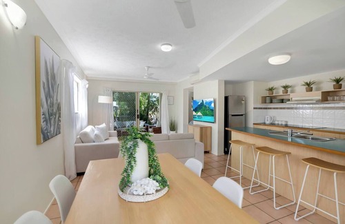 Trinity Beach Apartment | Wallaby Beach House Resort style Comforts