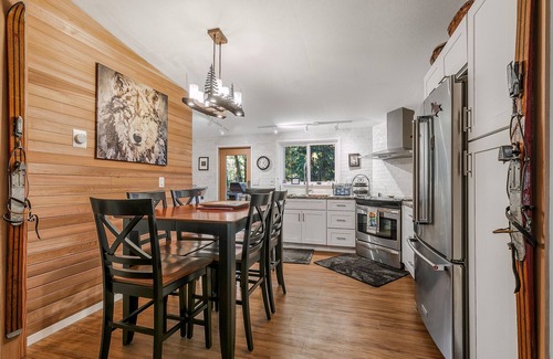 Gold Bar House | Wallace River Retreat: Magical wooded acreage