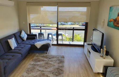 Forster Apartment | Wallis View 13