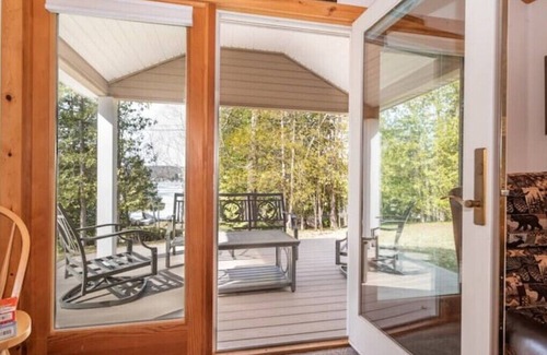 Petoskey Cottage | Walloon Lake Waterfront! Private Beach! Pets! Fireplace! Fall Colors!