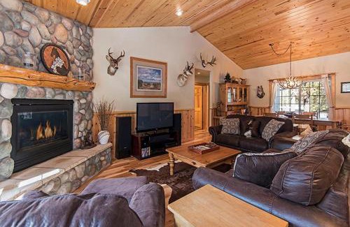 Deer Park House | Wallowa with Western Charm - Meredith Lodging