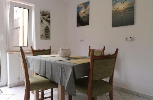 Wallsbull Apartment | Walls 1