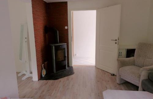Wallsbull Apartment | Walls 1