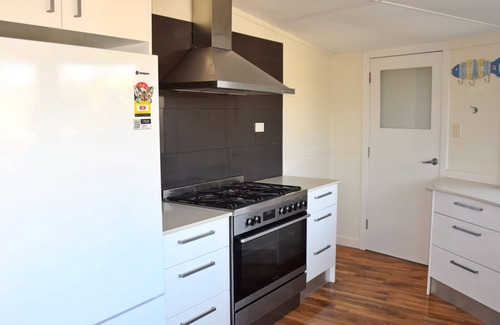 South West Rocks House | Wally's Folly - walk to the beach