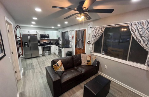 White Mills Apartment | Wally’s Cottage |Hot Tub|Kayaks|Firepit|Central