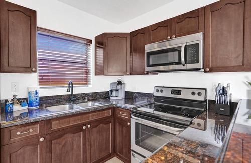 North Beach Apartment | WALNUT # 1 · Waves on Walnut - Beach access