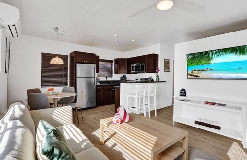 North Beach Apartment | WALNUT # 1 · Waves on Walnut - Beach access