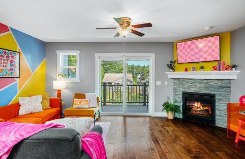 Traverse City House | Walnut, 3BR Townhom Near Downtown, Beach and Wineries