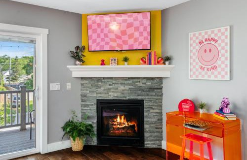 Traverse City House | Walnut, 3BR Townhom Near Downtown, Beach and Wineries