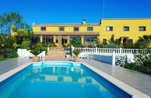 Velez Rubio Apartment | Walnut Apartment Sleeps 4
