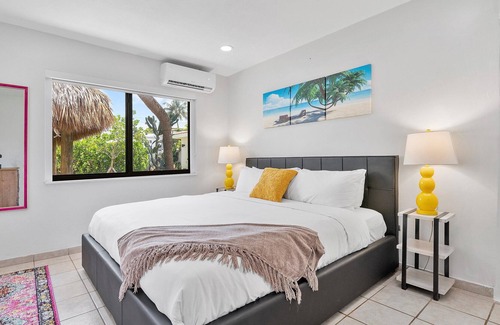 North Beach Apartment | Walnut by the Sea★1BR 1BA★Walk to the beach★ Hollywood