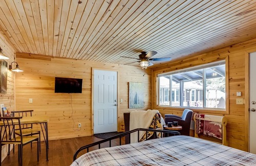 Lyons Cabin | Walnut Cabin*RMNP-Fire Pit-MTN VIEWS