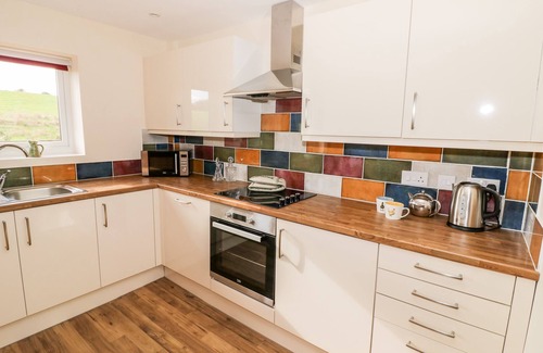 Ardens Grafton Cottage | WALNUT COTTAGE, family friendly, with a garden in Welford-On-Avon