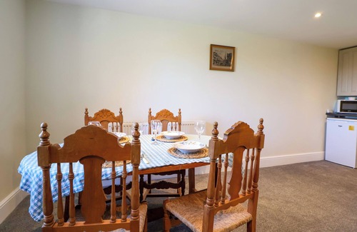 Flintshire Cottage | WALNUT COTTAGE, family friendly, character holiday cottage in Halkyn