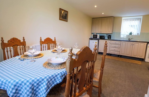 Flintshire Cottage | WALNUT COTTAGE, family friendly, character holiday cottage in Halkyn