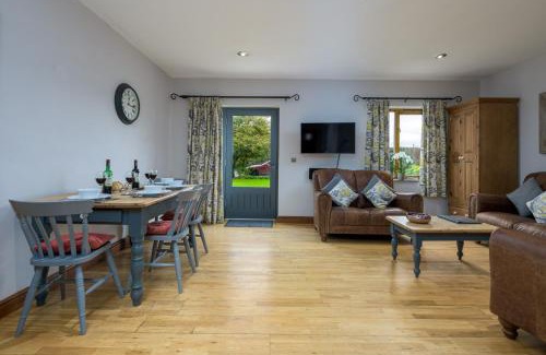 Frampton House | Walnut Cottage