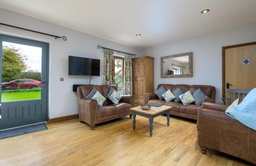 Frampton House | Walnut Cottage
