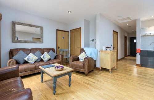 Frampton House | Walnut Cottage