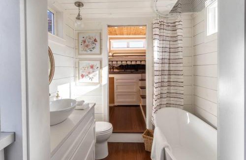 Fredericksburg House | Walnut Horizon Tiny Home With Observation Deck