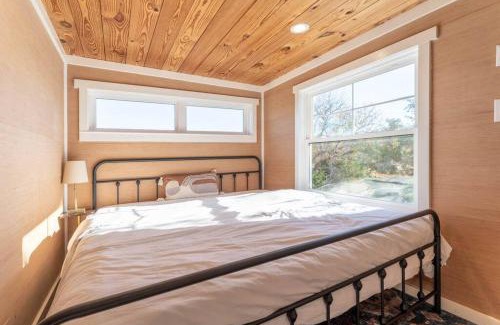 Fredericksburg House | Walnut Horizon Tiny Home With Observation Deck