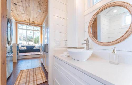 Fredericksburg House | Walnut Horizon Tiny Home With Observation Deck