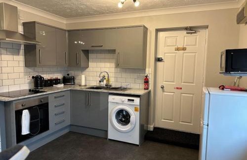 King's Lynn Apartment | Walnut House - Modern 1 Bedroom Apartment very close to town by Shortstays4u